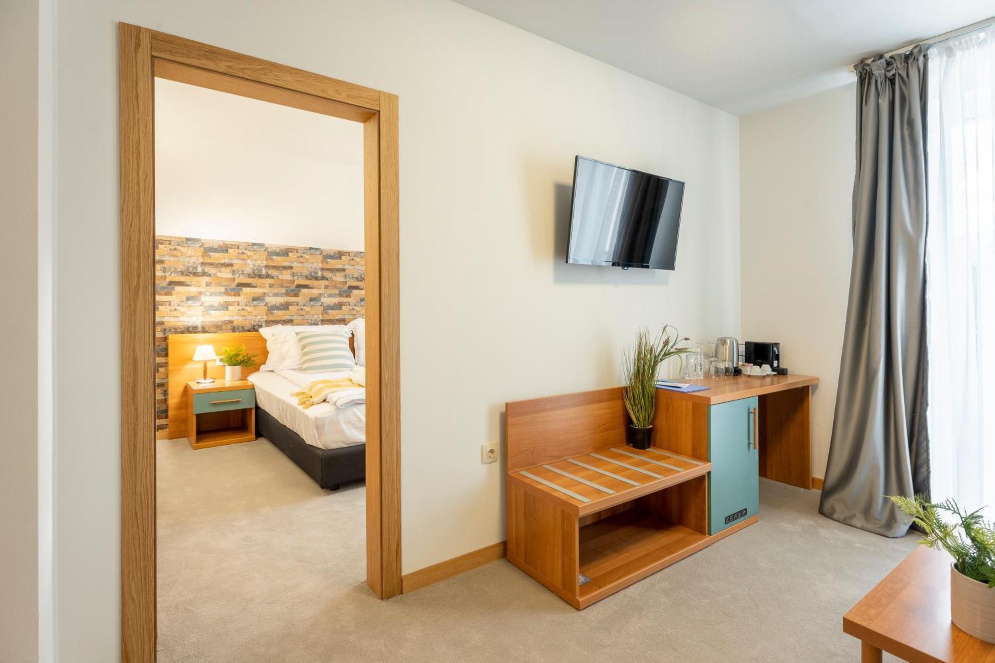 103 View Park Hotel Паничиште Екстер'єр фото