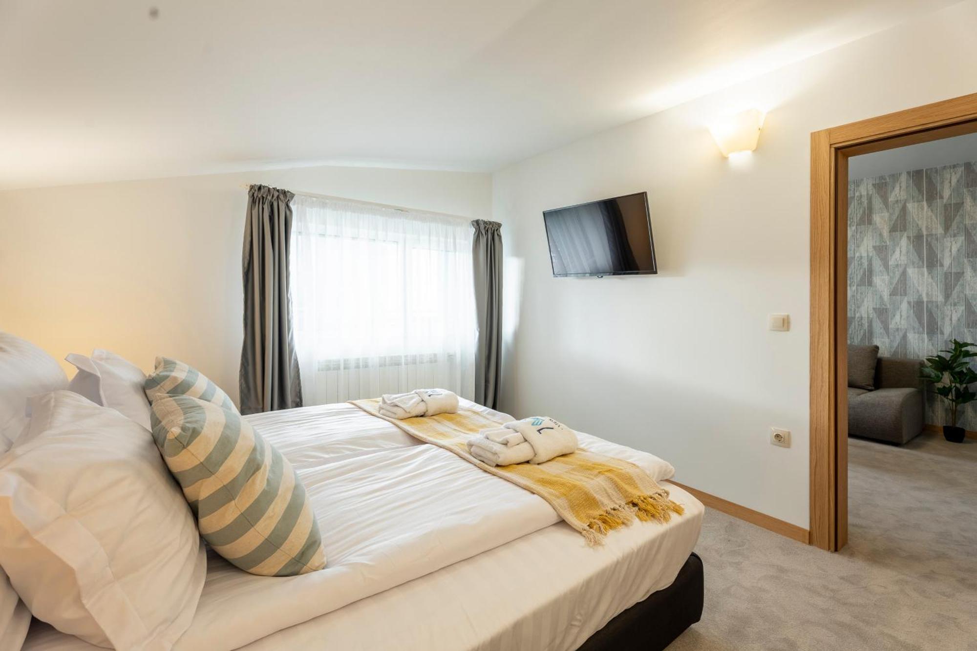 103 View Park Hotel Паничиште Екстер'єр фото